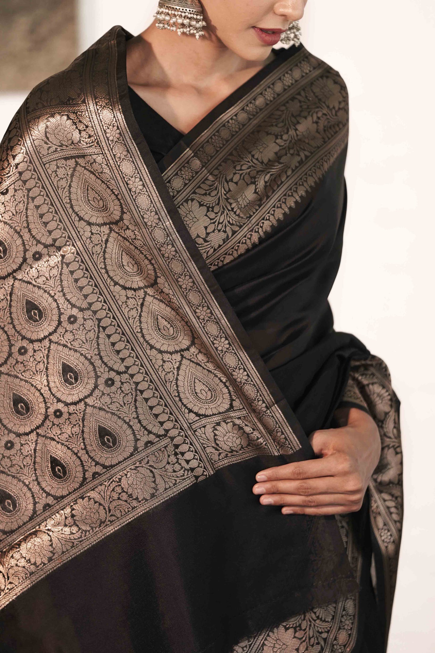 Black Plain Blend Silk Saree with traditional border palla and woven blouse