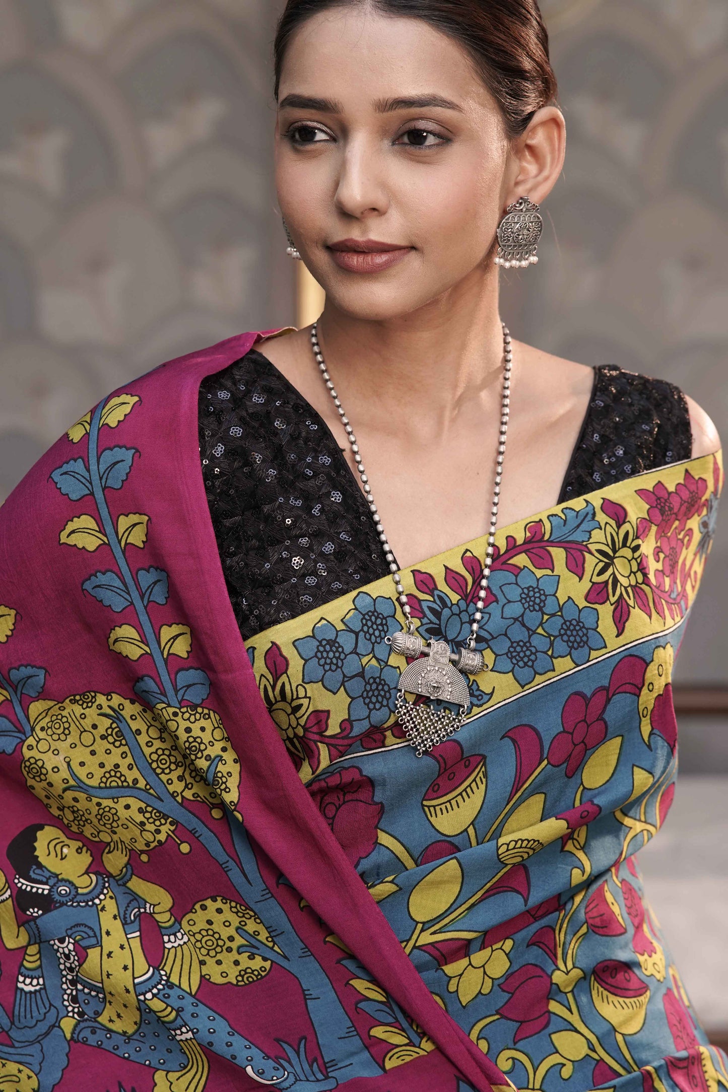 Blue Kalamkari Digital print with contrast figurative story pallu and contrast off-white unstitched blouse in kalamkari print